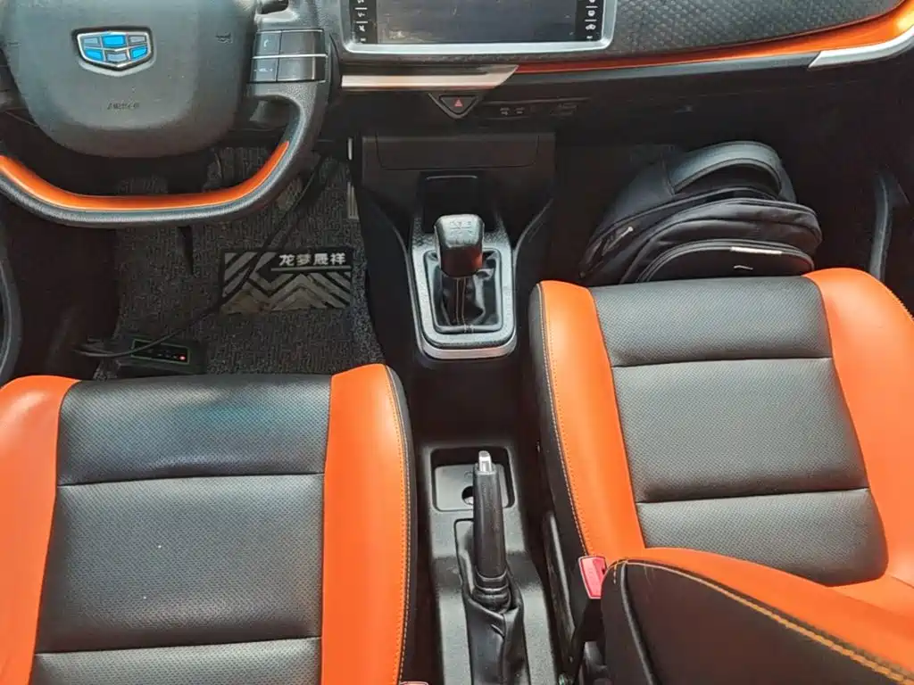 Geely Vision X1 — фото 14