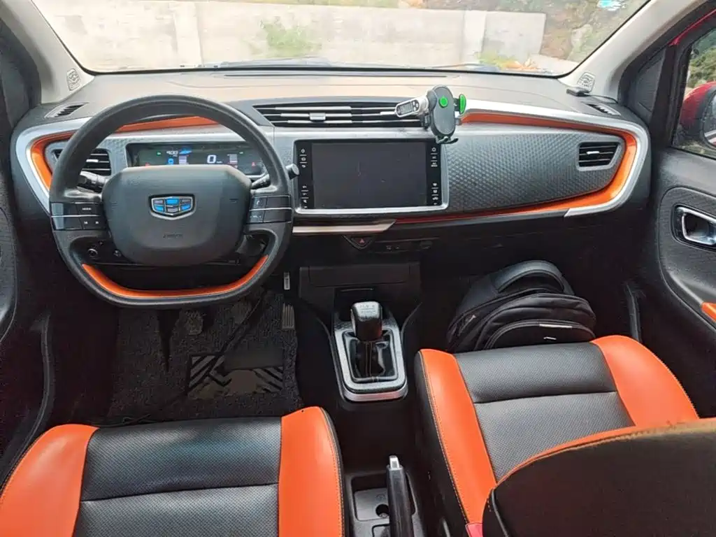 Geely Vision X1 — фото 10