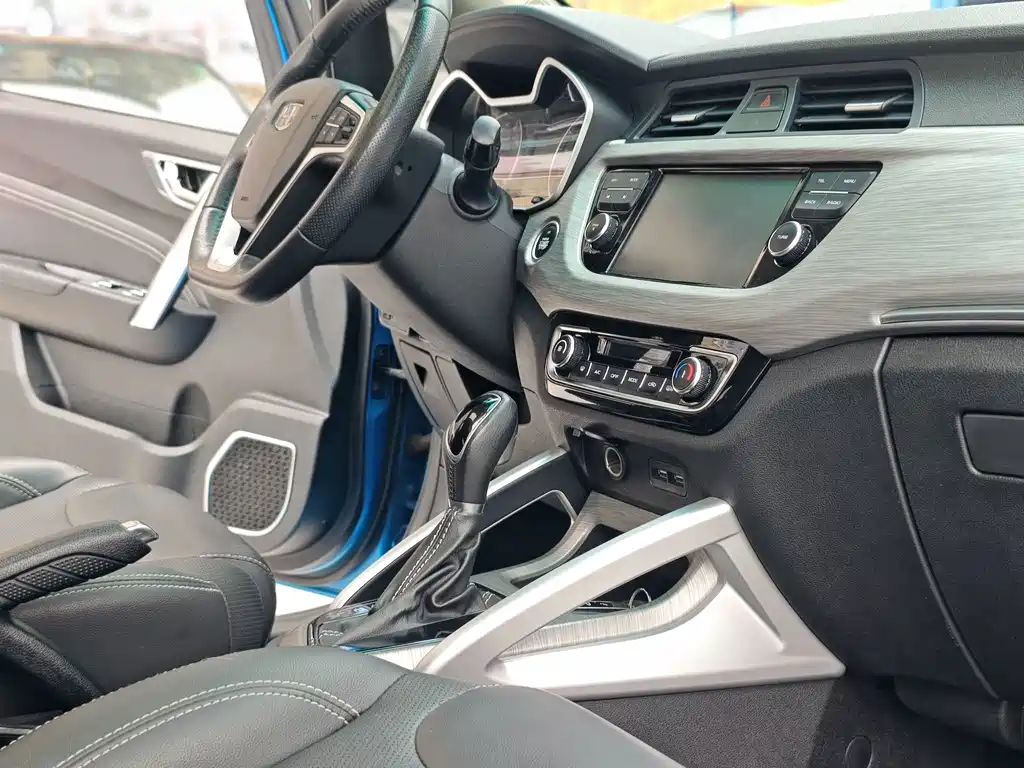 Geely Vision X3 — фото 11