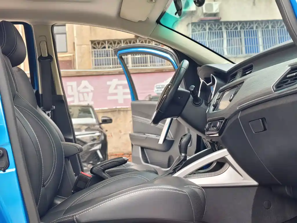 Geely Vision X3 — фото 10