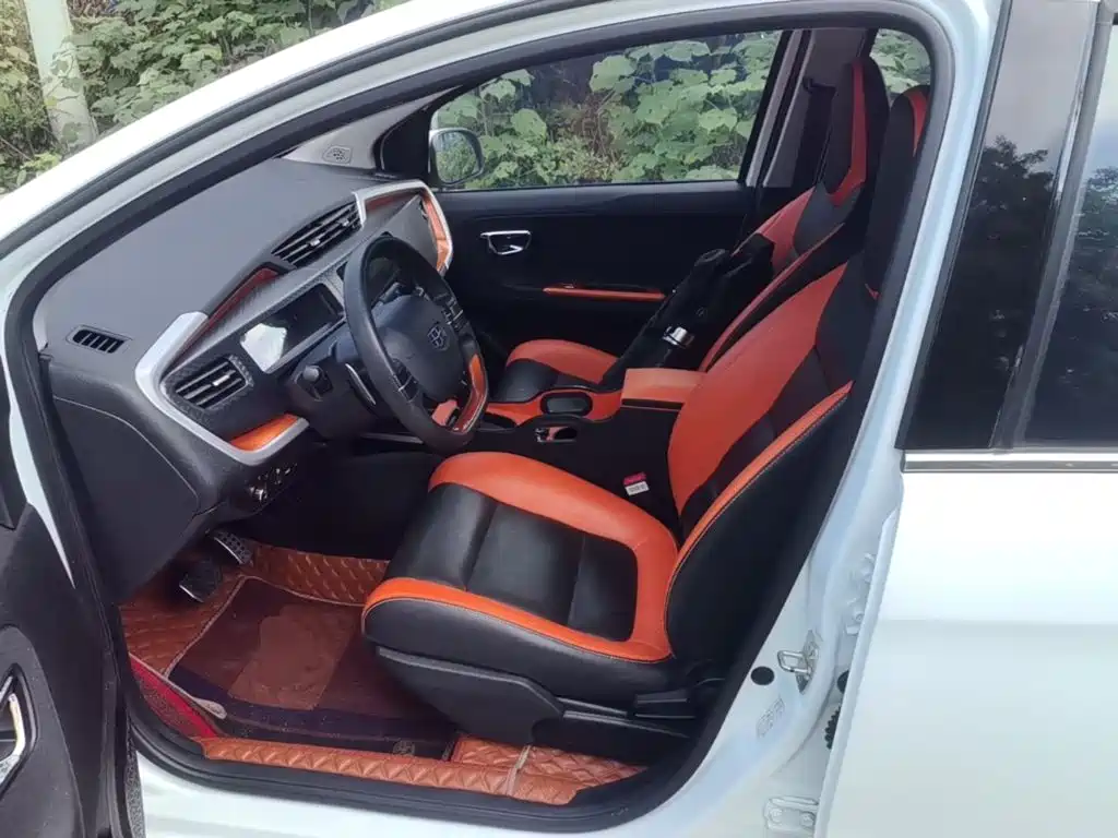 Geely Vision X1 — фото 15