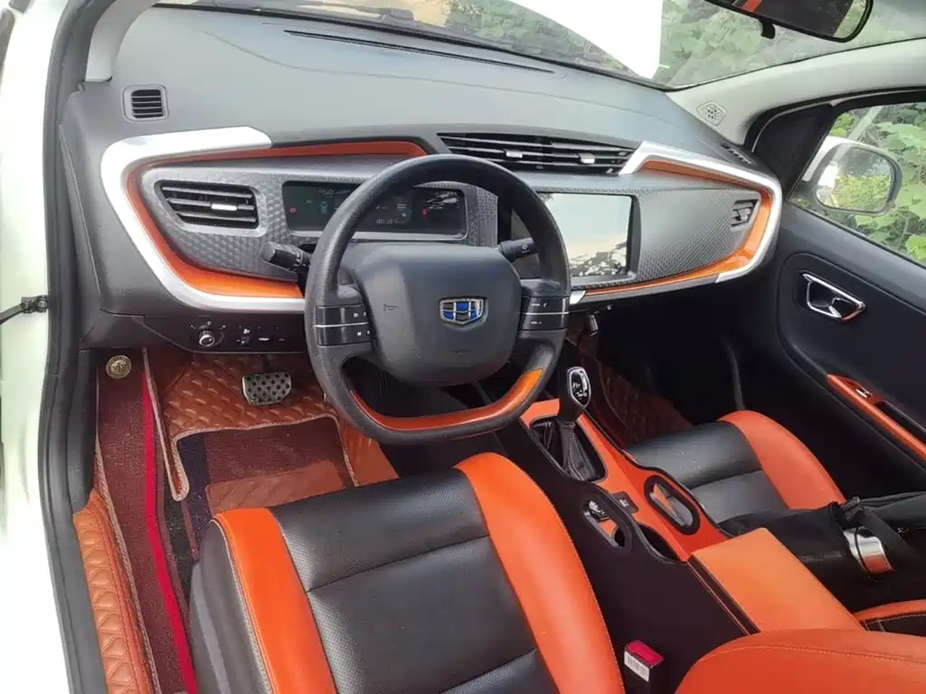 Geely Vision X1 — фото 10