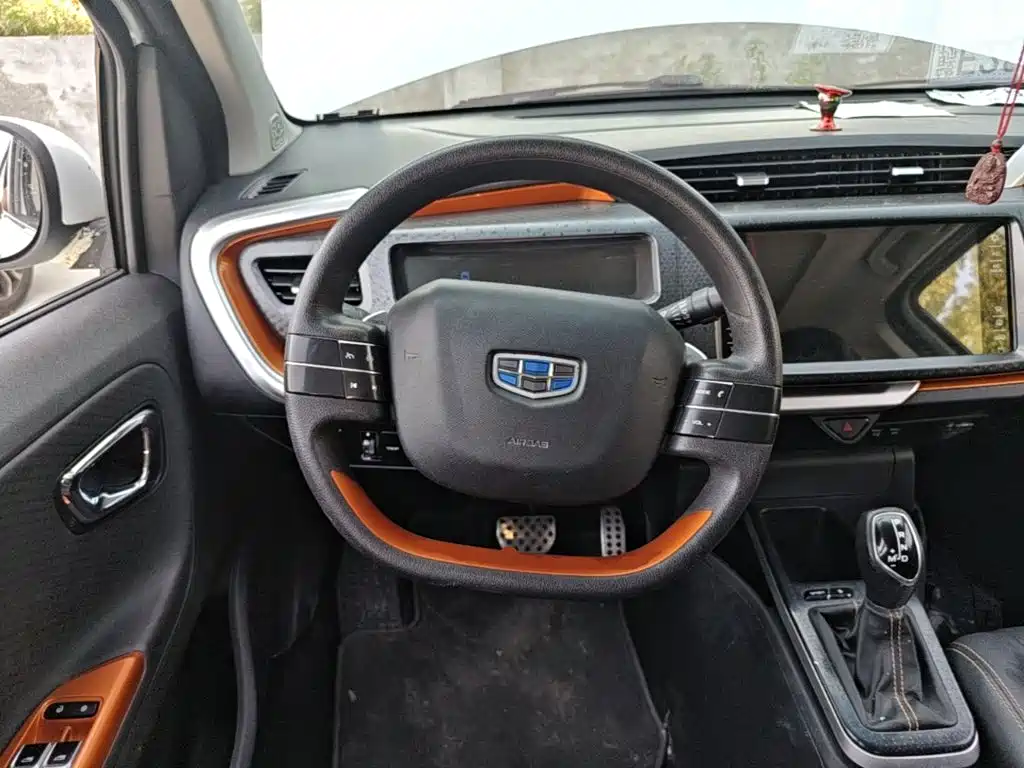 Geely Vision X1 — фото 11