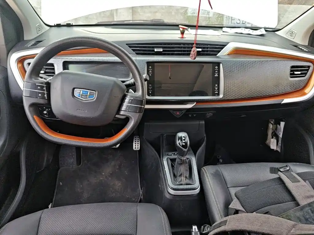 Geely Vision X1 — фото 10