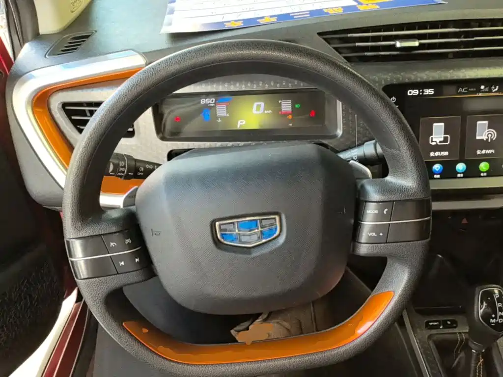 Geely Vision X1 — фото 11