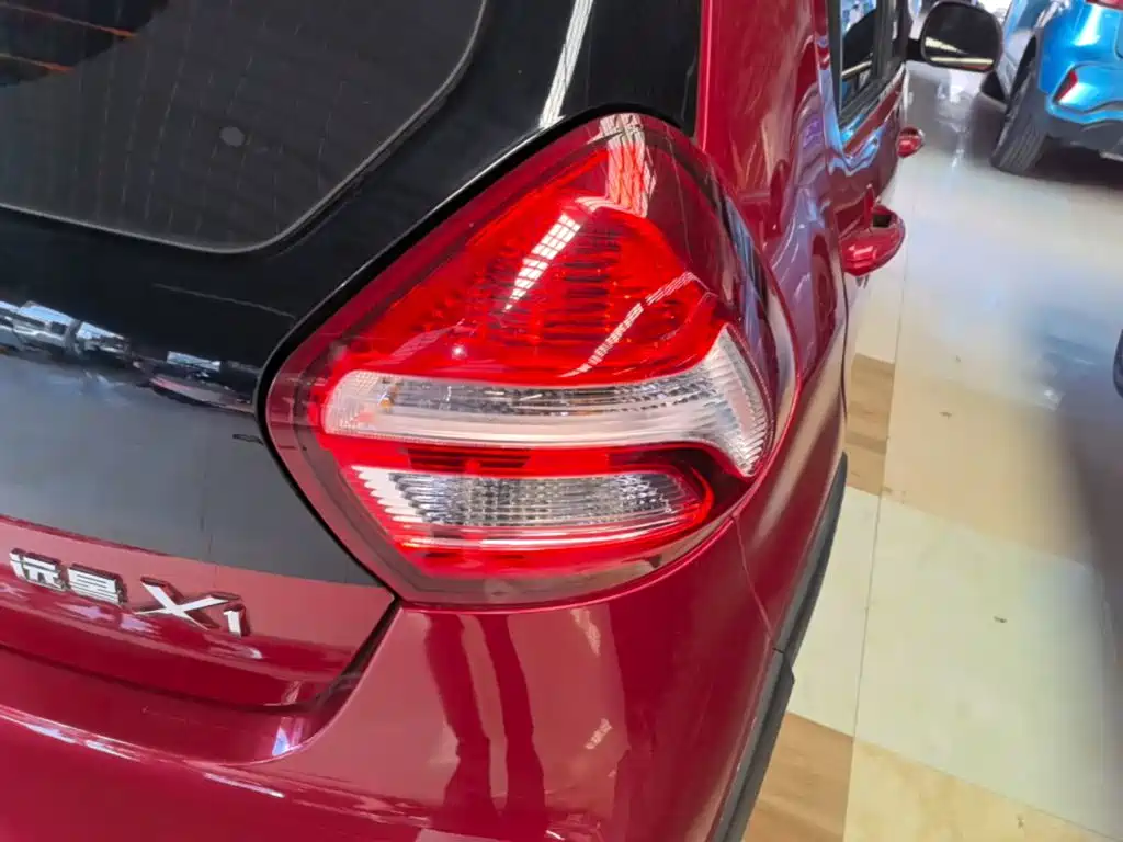 Geely Vision X1 — фото 8