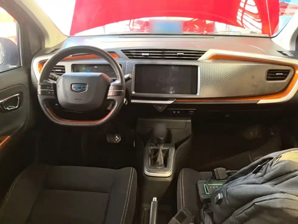 Geely Vision X1 — фото 10
