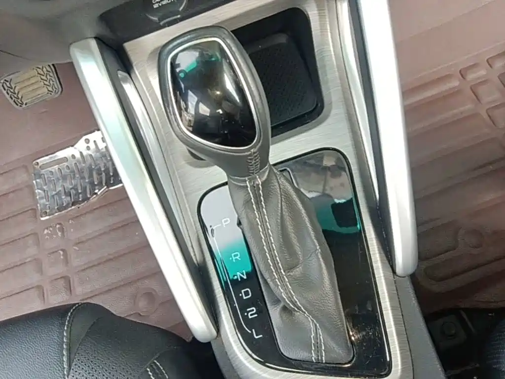 Geely Vision X3 — фото 14