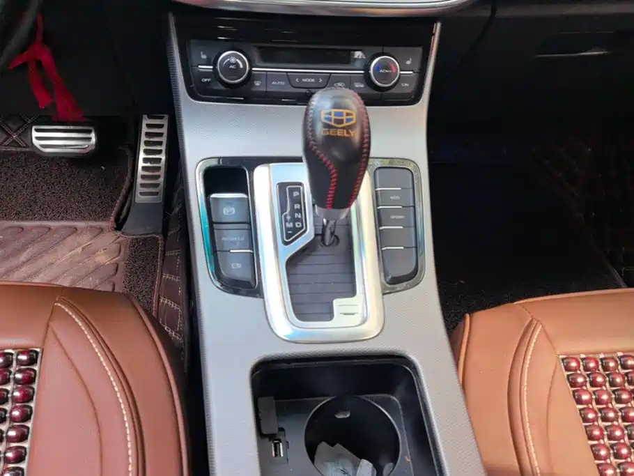 Geely Emgrand GS — фото 16