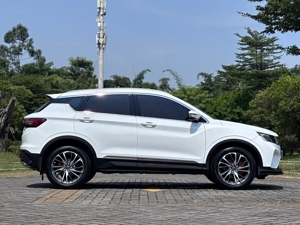 Geely Binyue — фото 11