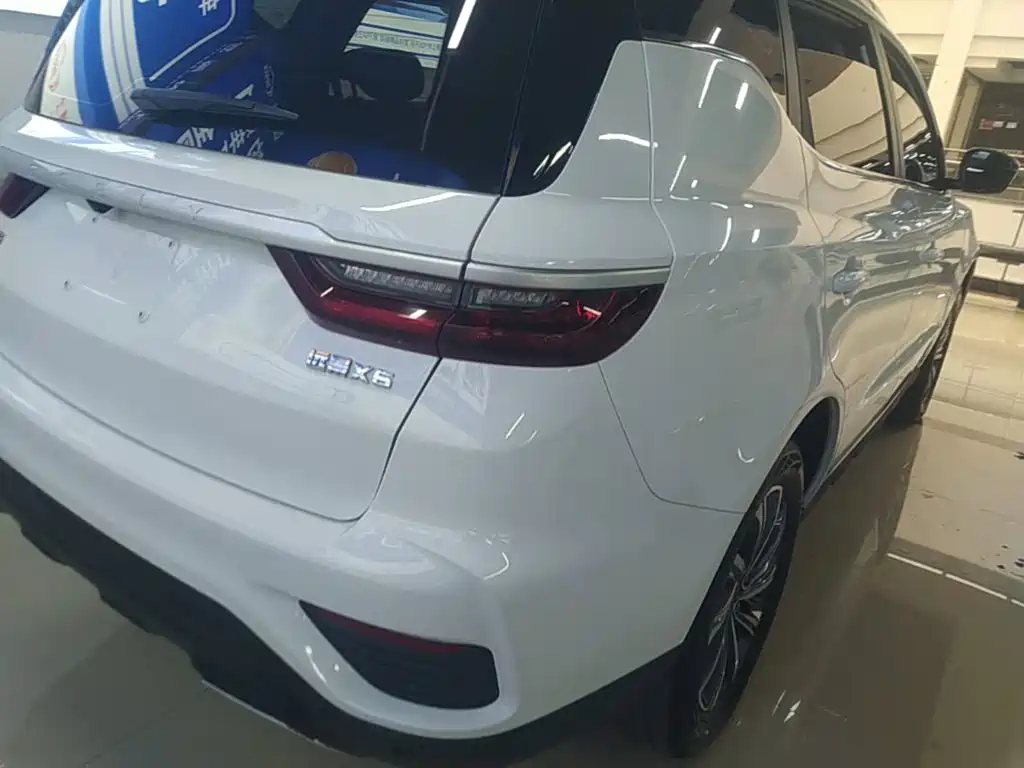 Geely Vision X6 — фото 8