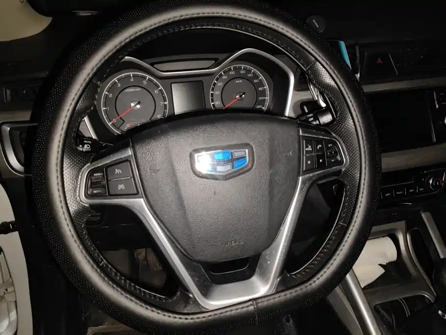 Geely Vision X3 — фото 15