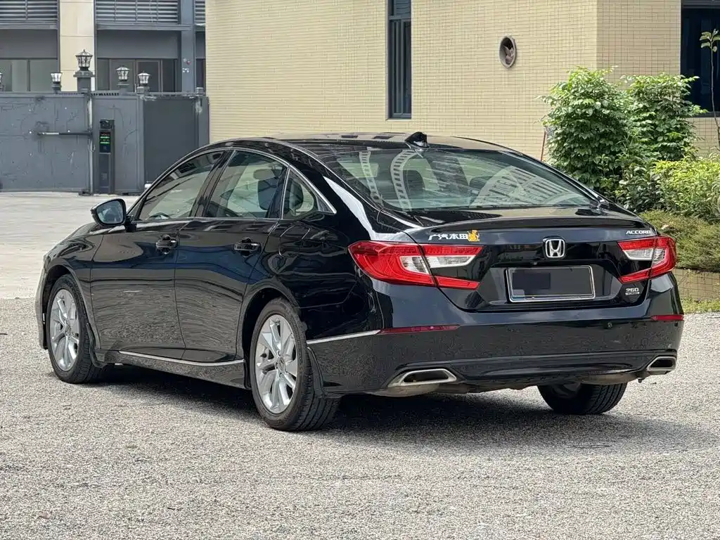 Honda Accord — фото 6