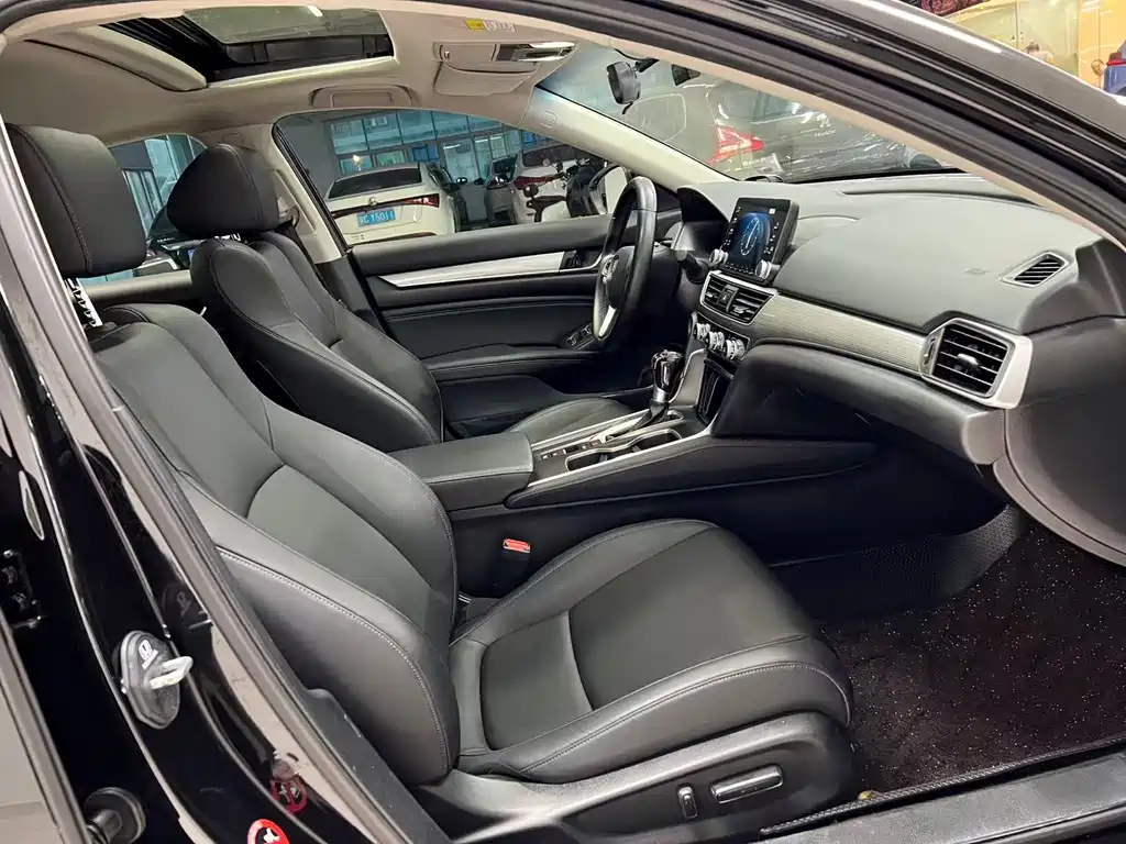 Honda Accord — фото 7