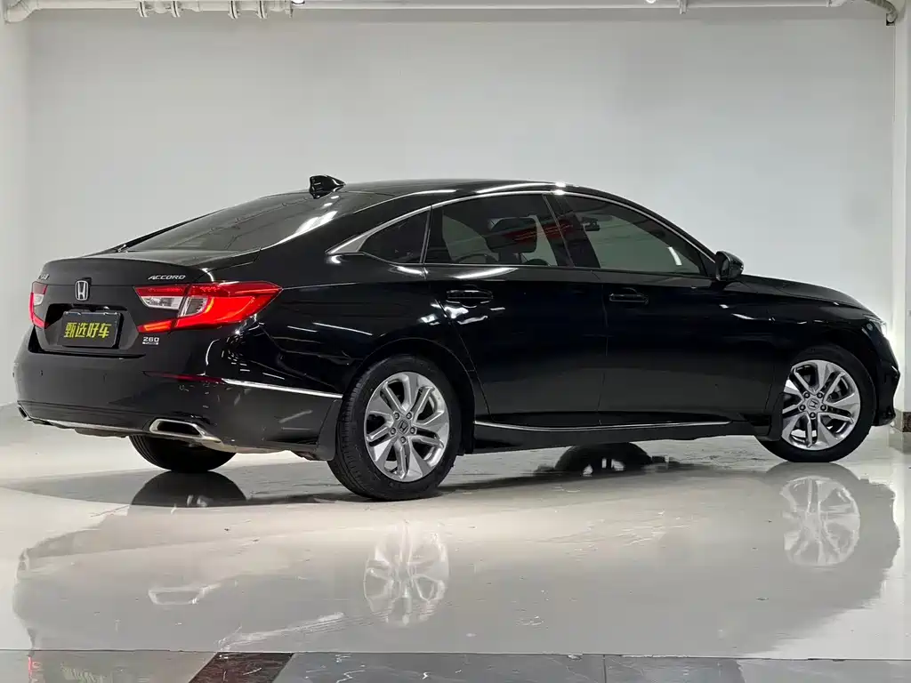 Honda Accord — фото 8