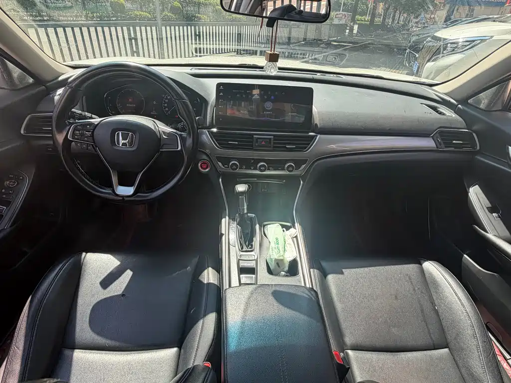 Honda Accord — фото 8