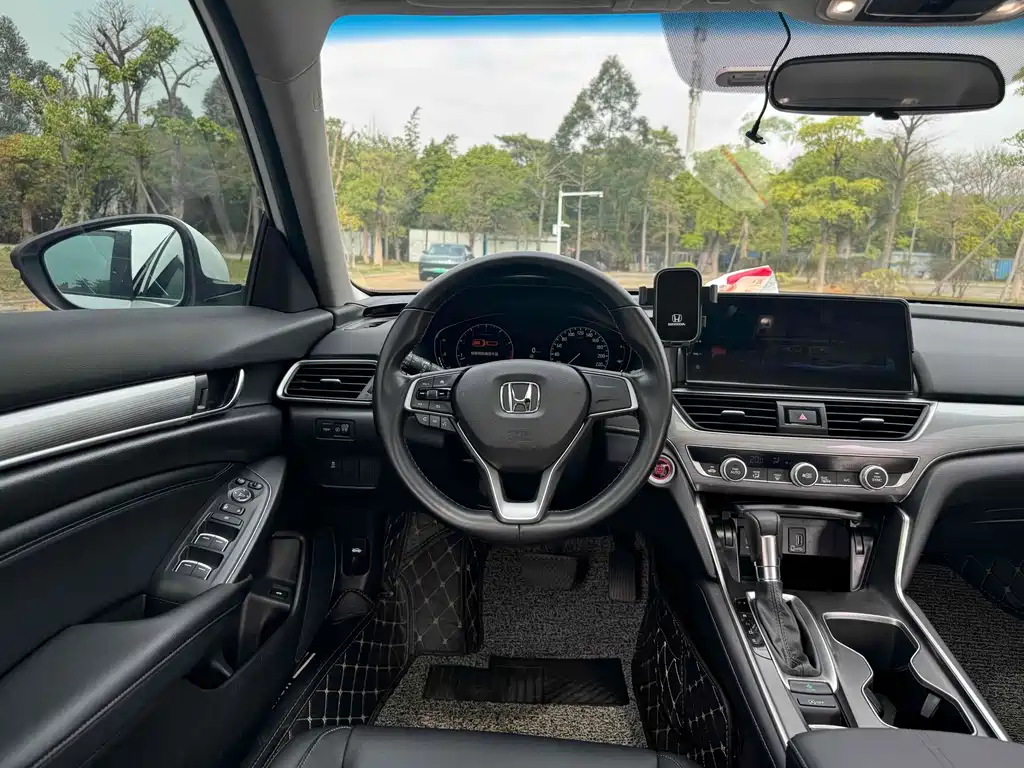 Honda Accord — фото 17