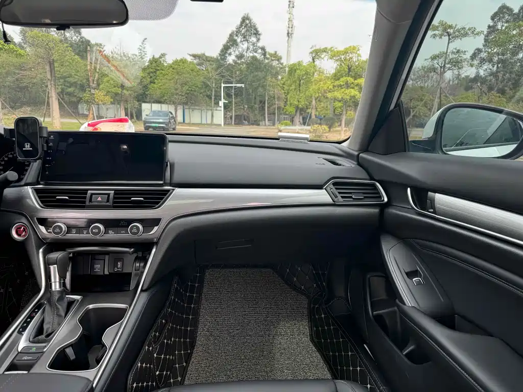 Honda Accord — фото 18