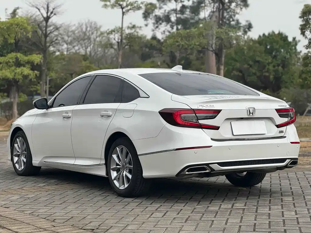 Honda Accord — фото 7