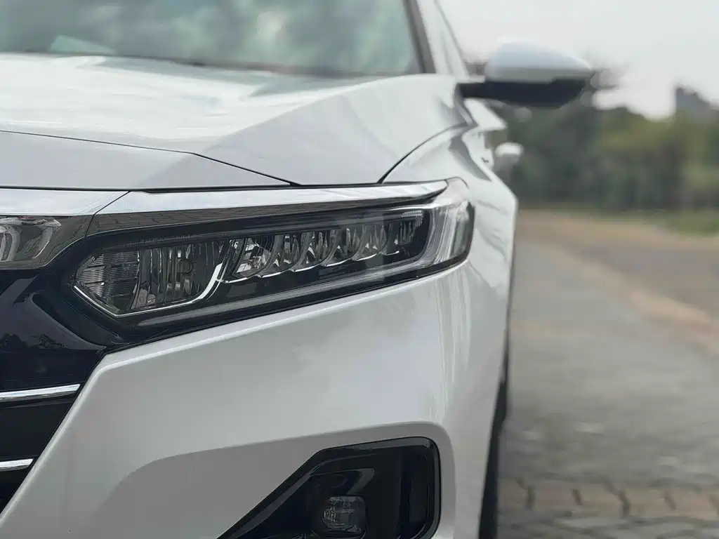 Honda Accord — фото 10