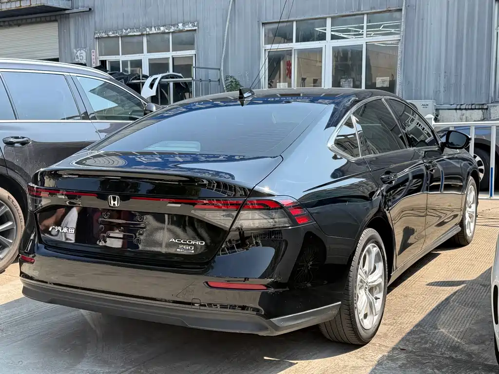 Honda Accord — фото 10