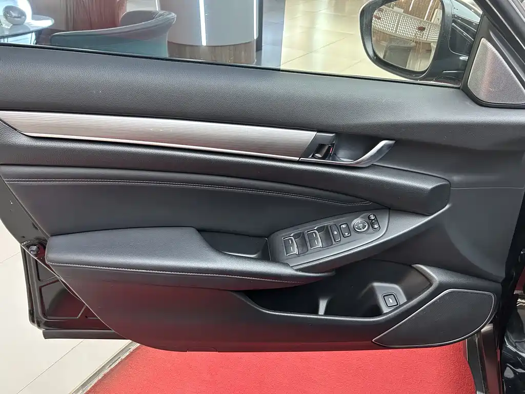 Honda Accord — фото 10