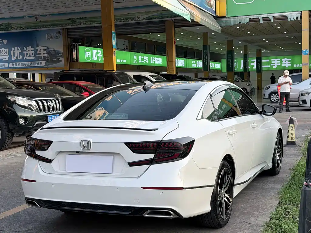 Honda Accord — фото 13