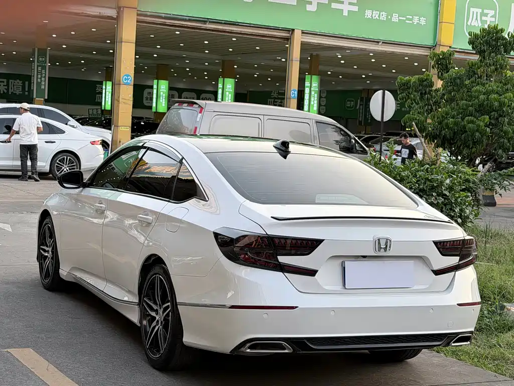 Honda Accord — фото 15