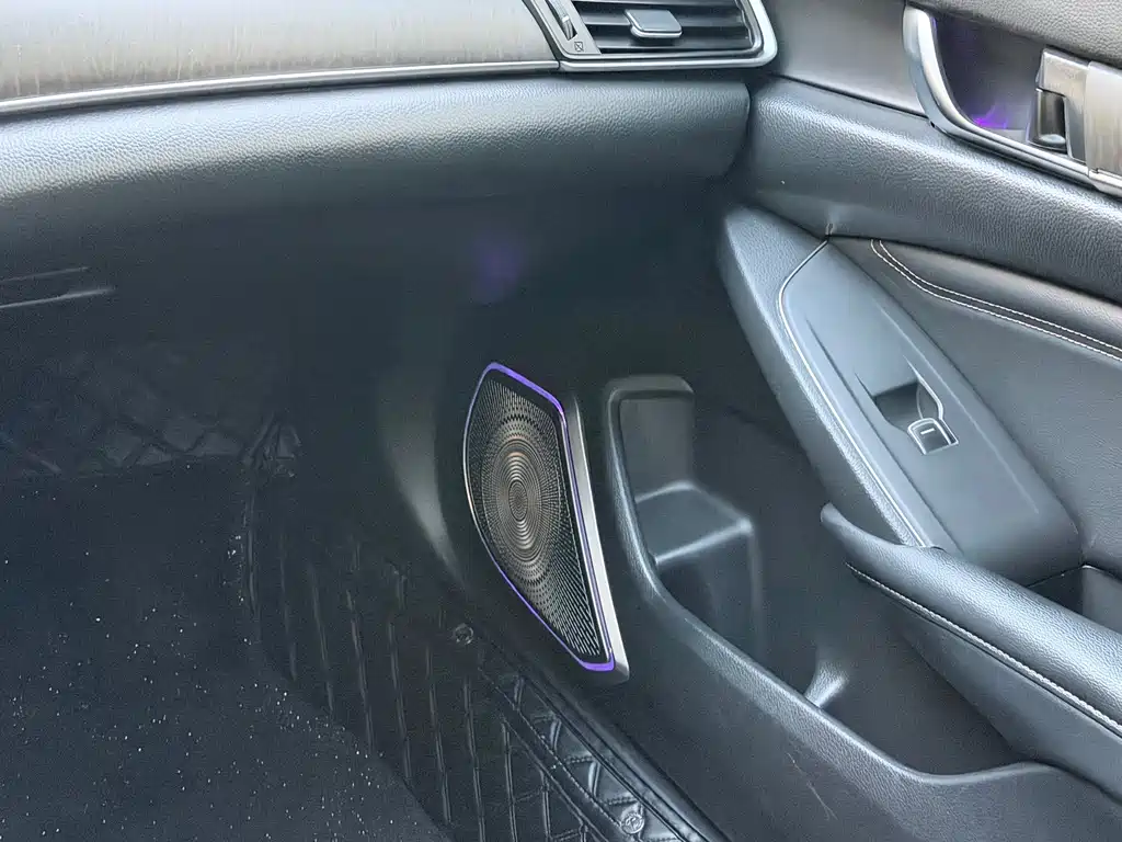 Honda Accord — фото 10