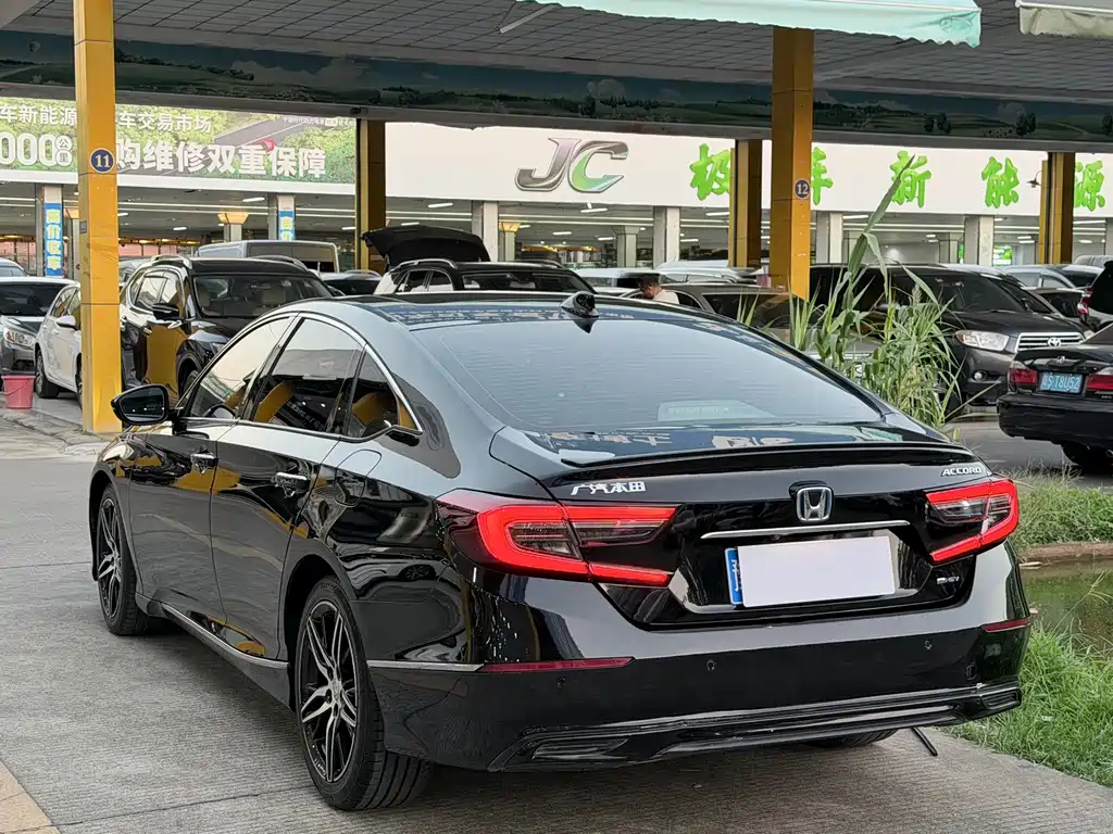 Honda Accord — фото 13