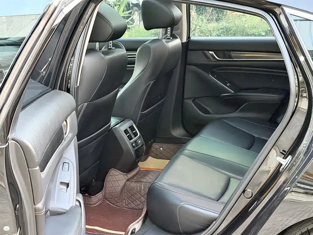 Honda Accord — фото 8