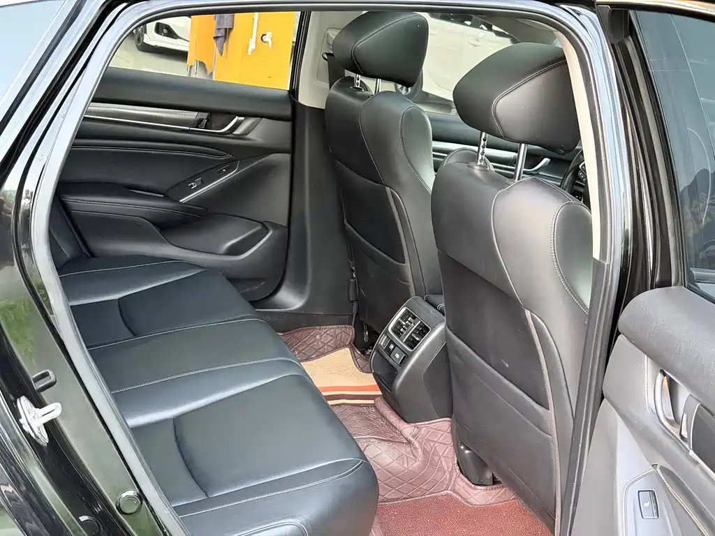 Honda Accord — фото 10