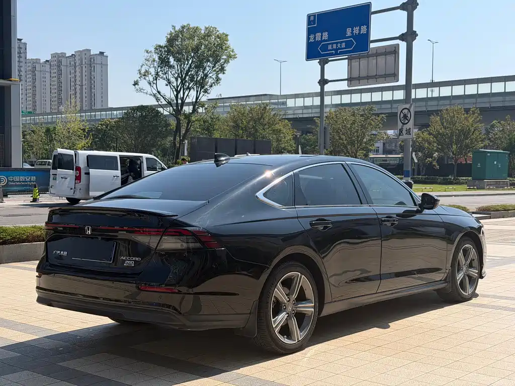 Honda Accord — фото 11