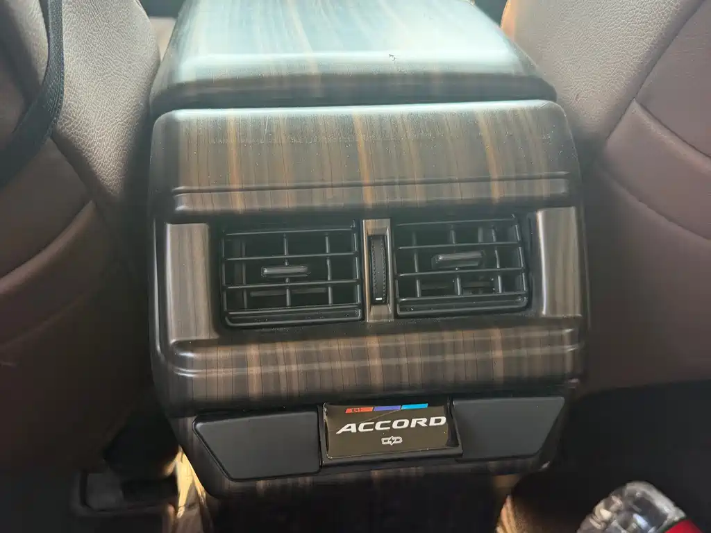 Honda Accord — фото 6