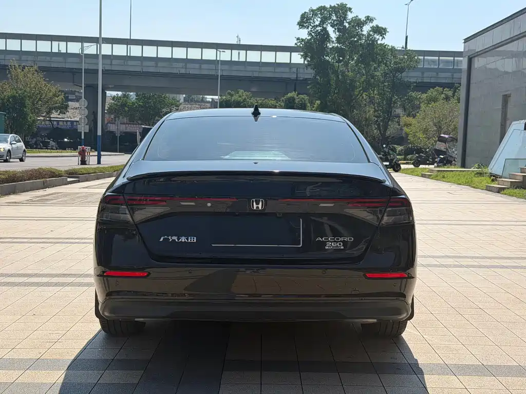 Honda Accord — фото 9