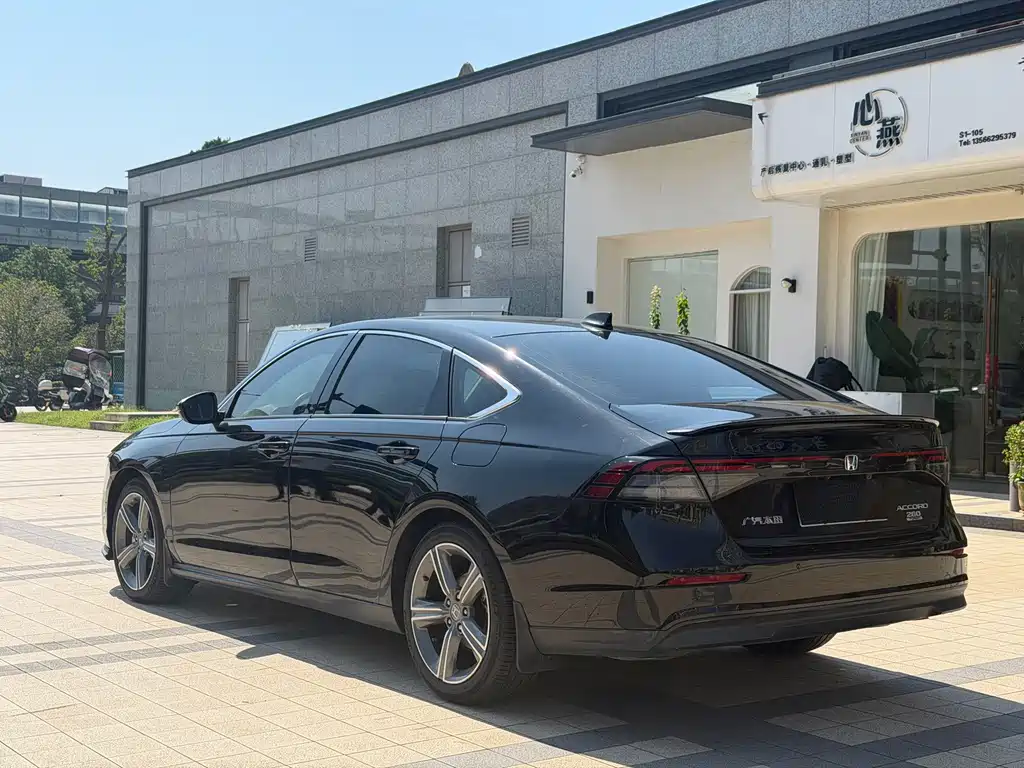 Honda Accord — фото 10