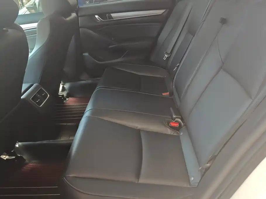 Honda Accord — фото 11