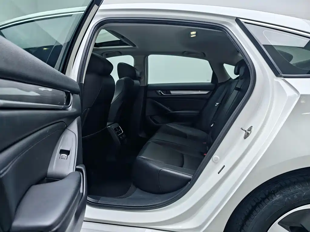 Honda Accord — фото 17