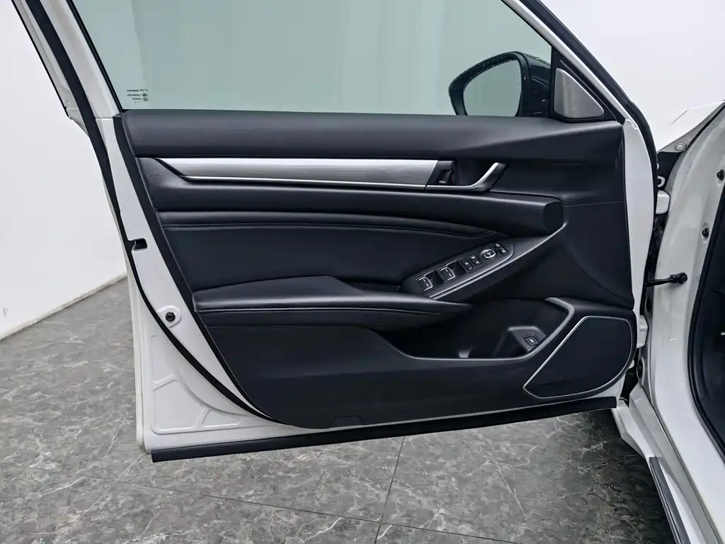 Honda Accord — фото 19