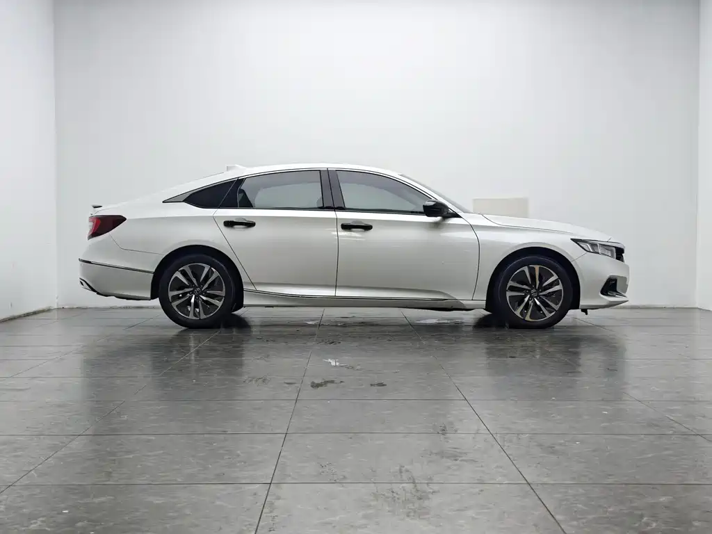 Honda Accord — фото 10
