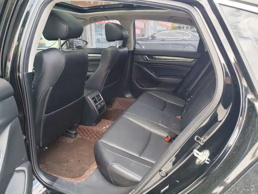 Honda Accord — фото 4