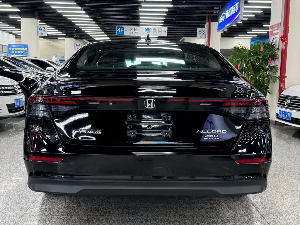 Honda Accord — фото 10