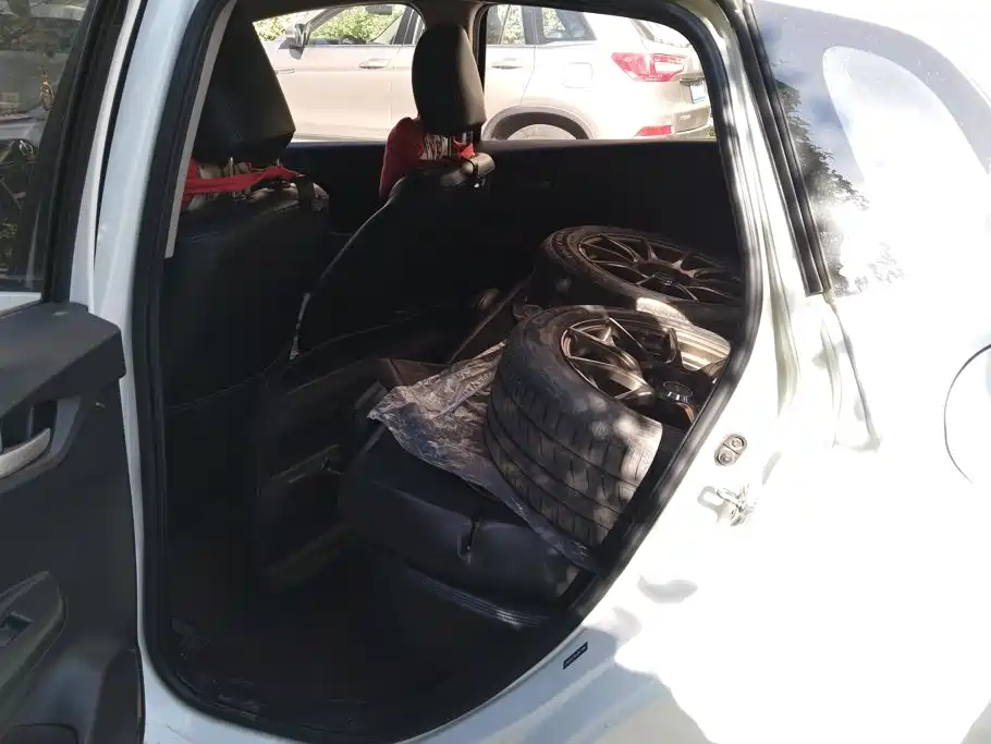 Honda Fit — фото 11