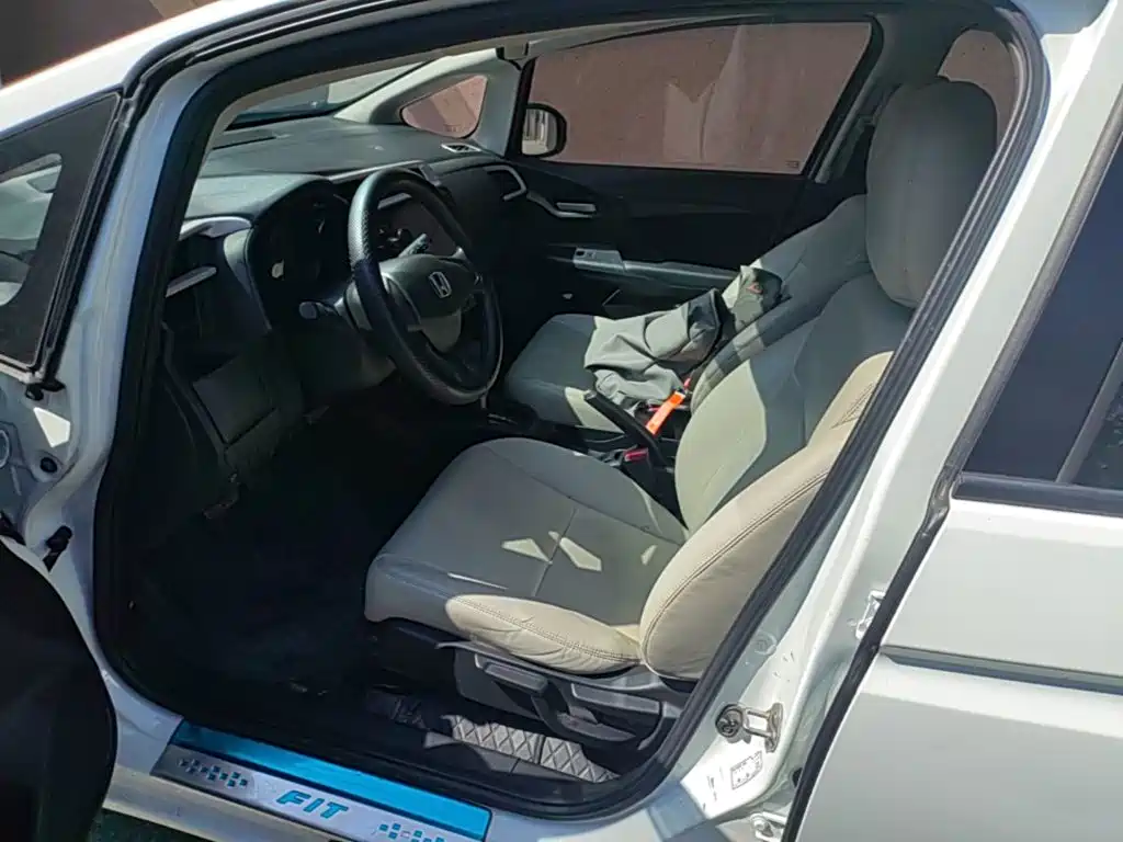 Honda Fit — фото 15