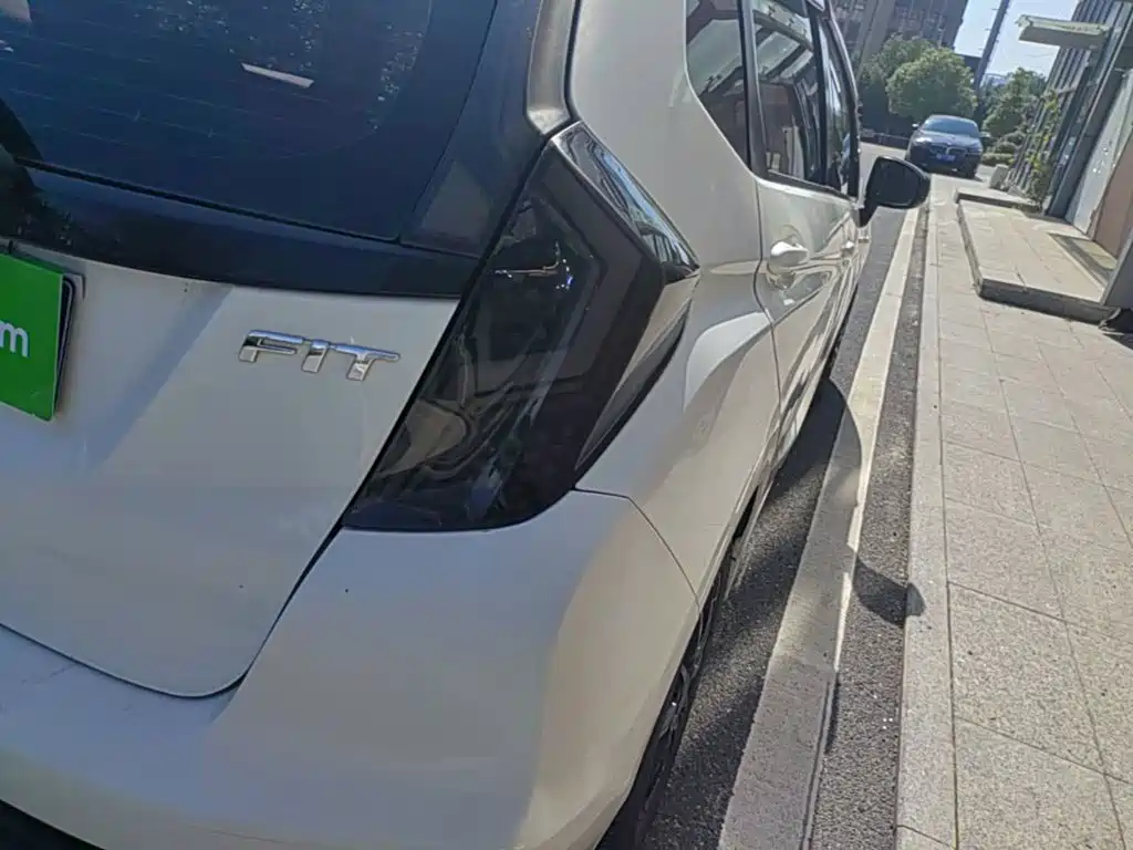 Honda Fit — фото 8