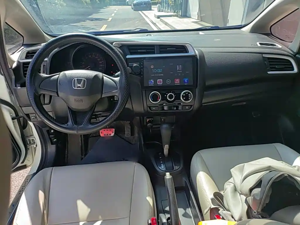 Honda Fit — фото 10