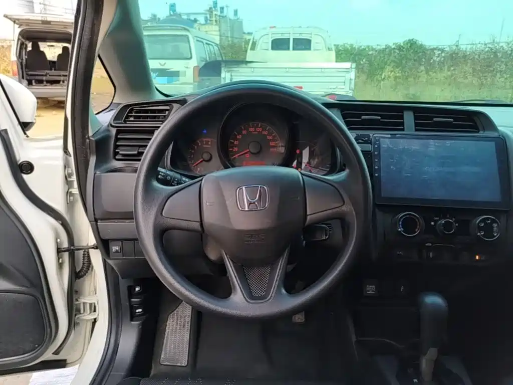 Honda Fit — фото 11
