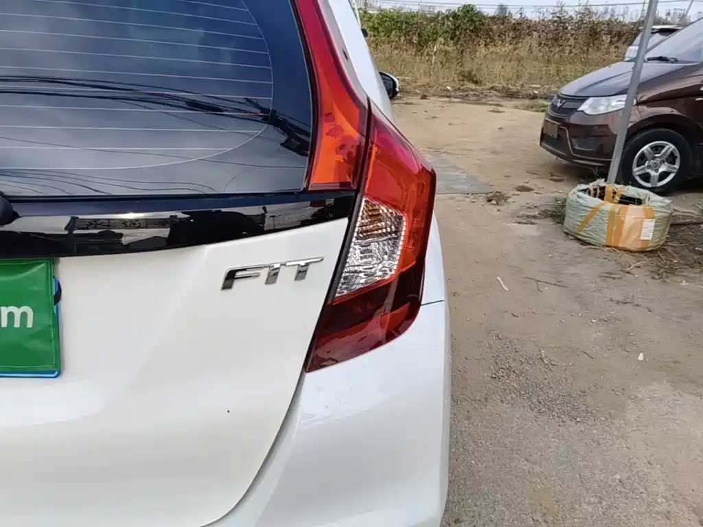 Honda Fit — фото 8