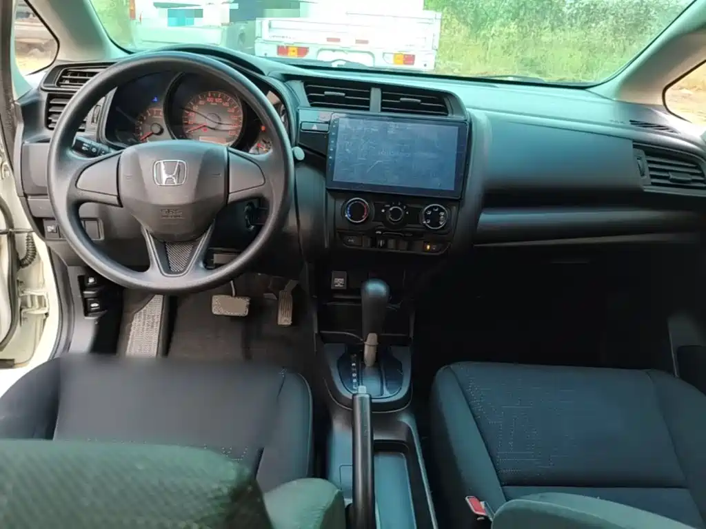Honda Fit — фото 10