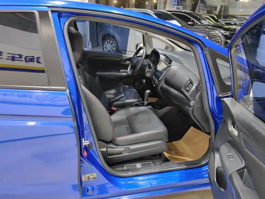 Honda Fit — фото 8